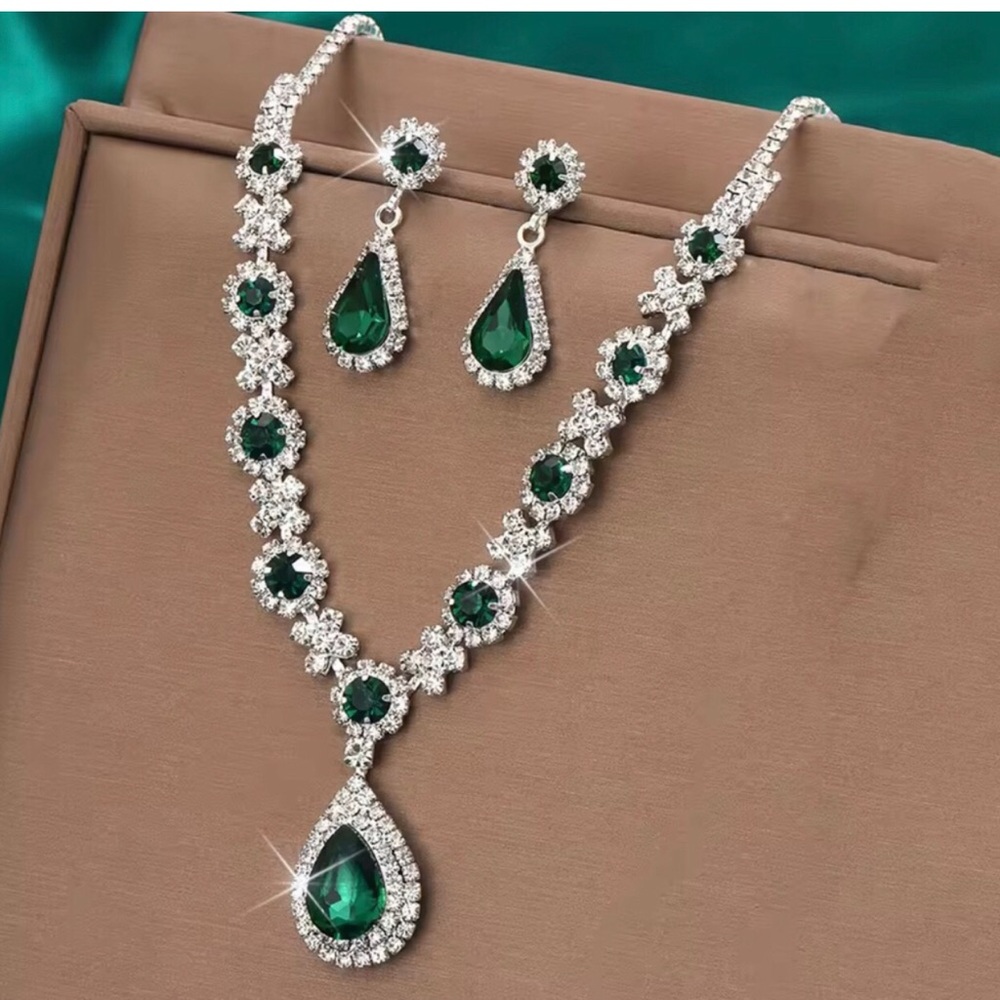 Emerald Teardrop Crystal Necklace & Earring Set - Green